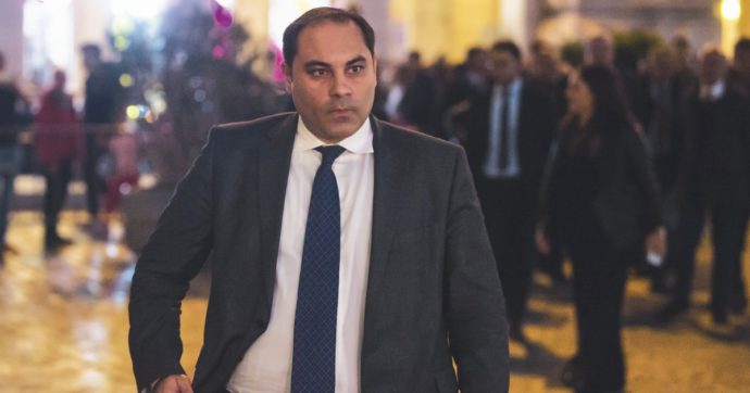 Taranto, Melucci fatto fuori come Marino: i consiglieri “amici” lo sfiduciano dal notaio