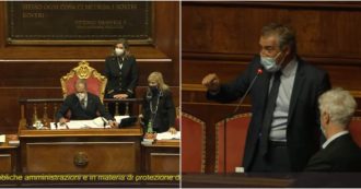 Copertina di Senato, il governo va sotto: tensione e caos in Aula dopo il voto. Castaldi (M5s): “Il ministro D’Incà avvisi Draghi del comportamento di alcuni partiti”