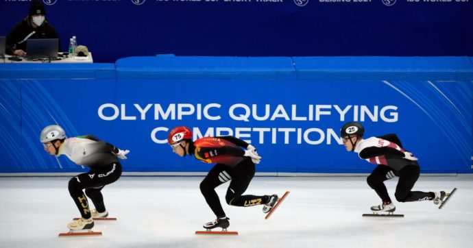 Olimpiadi invernali di Pechino 2022, tre atleti positivi al Covid. Nuove restrizioni in Cina: ridotti drasticamente i voli interni