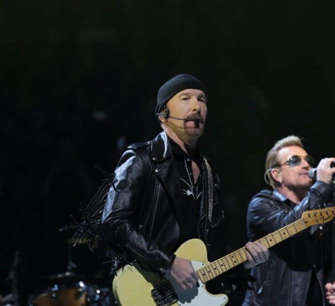 Bono senza freni: “Le canzoni degli U2 sono imbarazzanti e non mi piace neanche il nome della band”
