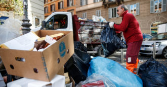 Copertina di Un premio di 360 euro per non “ammalarsi”: la strategia dell’azienda dei rifiuti di Roma per ridurre l’assenteismo nel periodo di Natale