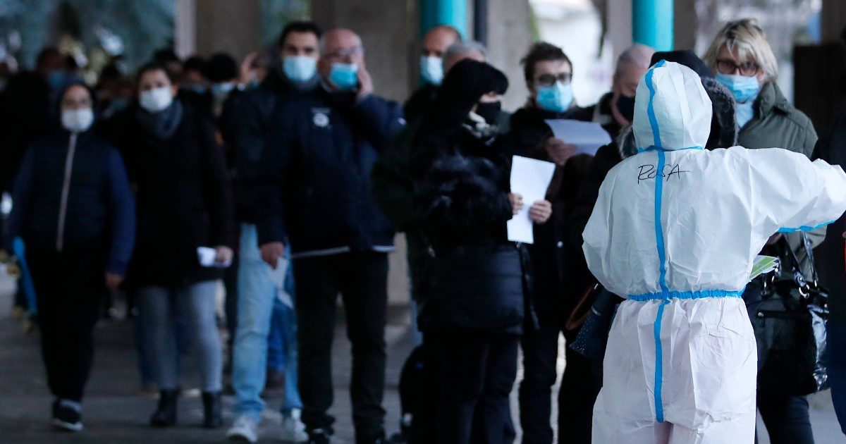 Super Green pass, l’epidemiologo Panella: “Con questo carico di non vaccinati impossibile attendere oltre. Misura amministrativa e non sanitaria? È un confine inesistente”