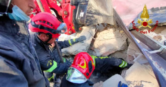 Copertina di Caserta, morta la 74enne estratta dalle macerie della villetta esplosa per una fuga di gas