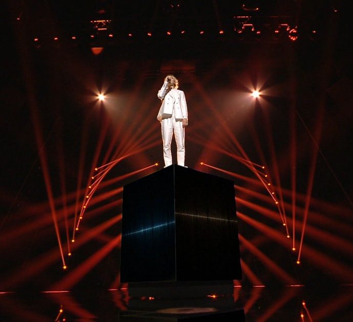 X Factor 2021, gIANMARIA porta sul palco (e reinterpreta) Lucio Dalla: ecco la sua esibizione