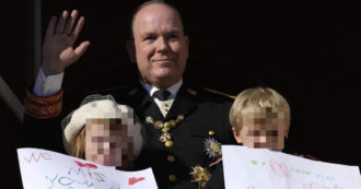 Copertina di Charlene di Monaco lascia nuovamente il Principato, Alberto: “Solo così potrà curarsi”. I figli: “Ci manchi mamma”