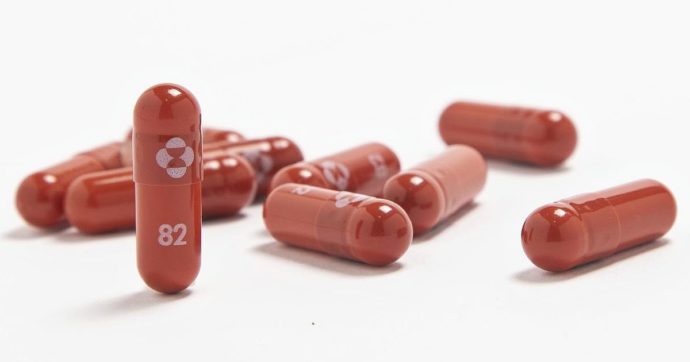 Covid, dal 4 gennaio la pillola antivirale Merck sarà distribuita in Italia dopo ok dell’Aifa