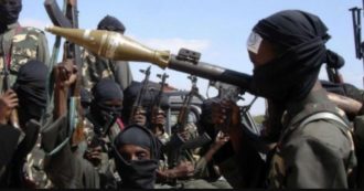 Copertina di Somalia, kamikaze di al-Shabaab uccide il direttore di Radio Mogadiscio Abdiaziz Afrika: “Rappresaglia”