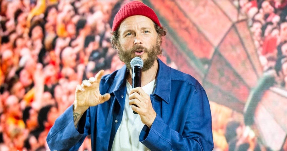 Jovanotti torna con “Il Boom” e il Jova Beach Party: “Mi hanno accusato che a 90 km dal live c’erano ‘fenicotteri disorientati’. Ho pensato ‘sono pazzi’: io sono un ambientalista”