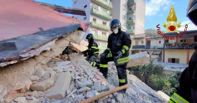 Crolla villetta, 74enne salvata dopo tre ore