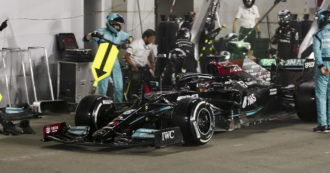 Copertina di Formula 1, in Qatar dominio di Hamilton. L’inglese vince davanti a Verstappen e riapre la corsa per il mondiale. Podio per Alonso