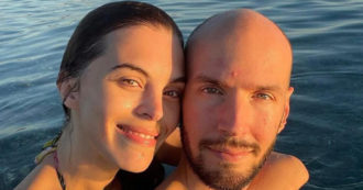 Copertina di Nicolò Zenga e Marina Crialesi di Un Posto Al Sole si sono sposati. Assenti le famiglie: “Quello che conta oggi è solo l’amore”