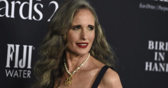 Copertina di Carolina Capria: “Dai capelli all’utero: il corpo è un campo di battaglia”