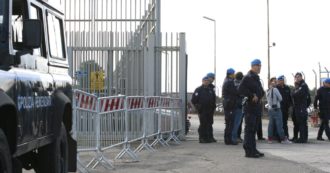 Copertina di Taranto, nuovo focolaio di Covid nel carcere sovraffollato (e senza direttore). E un tentativo di rivolta: aggredito un agente penitenziario