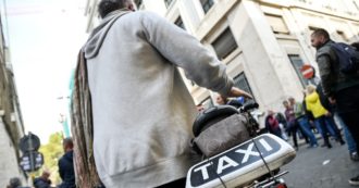 Copertina di Sciopero dei taxi fino alle 22, corteo a Roma. La protesta contro il ddl Concorrenza: “Regalerà il settore alle multinazionali”