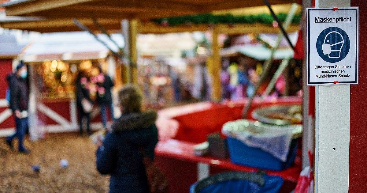 Omicron, l’Europa si chiude per le feste: dal lockdown in Olanda al coprifuoco in Austria, le misure degli Stati per difendersi dalla variante