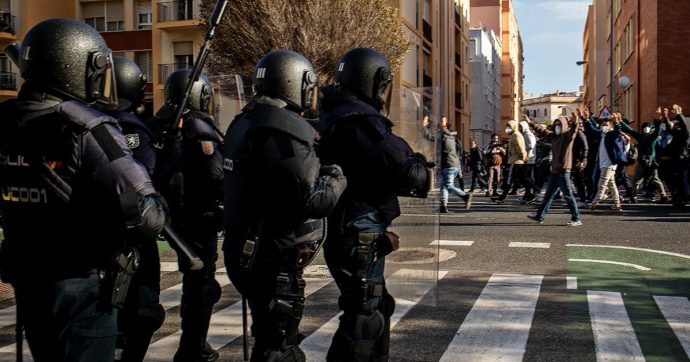 Spagna, le forze dell’ordine in piazza per protestare contro la riforma della legge sulle manifestazioni