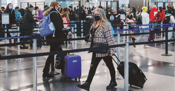 Covid, il rischio “due binari”: meno limiti per turisti che ai No Vax di casa