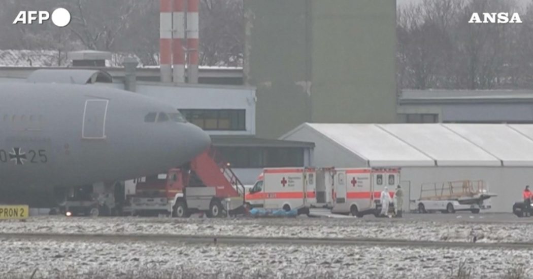 Covid, l’aeronautica militare tedesca ha iniziato il trasferimento dei pazienti destinati alla terapia intensiva