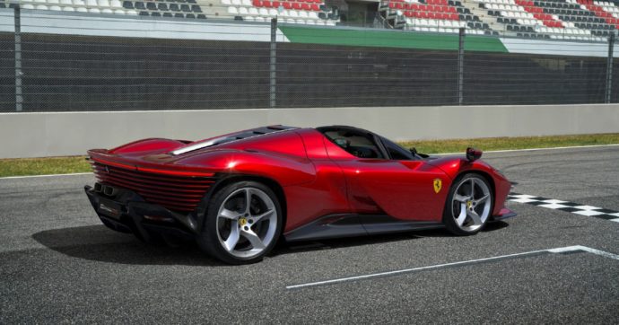Copertina di Daytona Sp3, la Rossa che arriva dal passato costa 2 milioni di euro