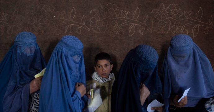 “Afghanistan. Dalle minigonne di Kabul a Bin Laden”, il documentario Rai che racconta come il Paese è finito nella morsa dei talebani