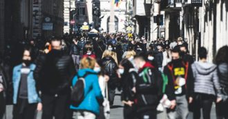 Copertina di Covid, la variante “Omicron” minaccia i vaccini. Oms: “Mutazione preoccupante”