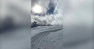 Copertina di Il video dal rifugio sulle Dolomiti bellunesi è uno spettacolo: dopo l’abbondante nevicata spunta il sole sopra Falcade