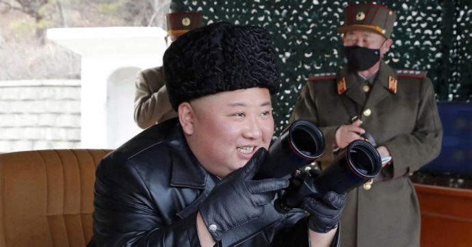 Il partito vieta il giubbotto di pelle “alla Kim”