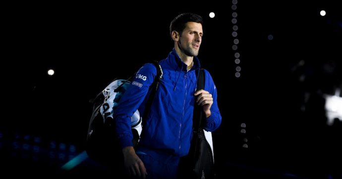 Australian Open solo per giocatori vaccinati contro il Covid: Novak Djokovic verso il forfait. Il padre: “Questo è un ricatto”