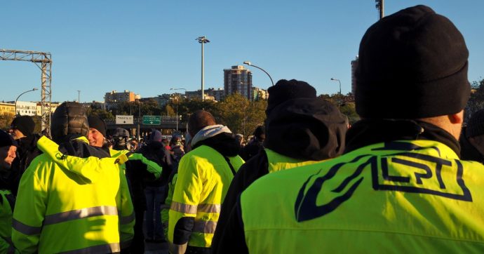 Trieste, licenziato anche il portuale Antonino Rizzo: è il braccio destro di Stefano Puzzer nella protesta ‘no green pass’