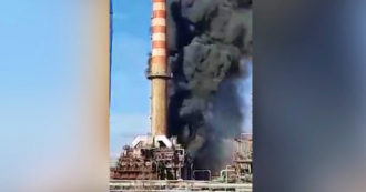 Livorno, incendio nella raffineria Eni: la nube nera si alza dall’impianto. Il video dell’incidente