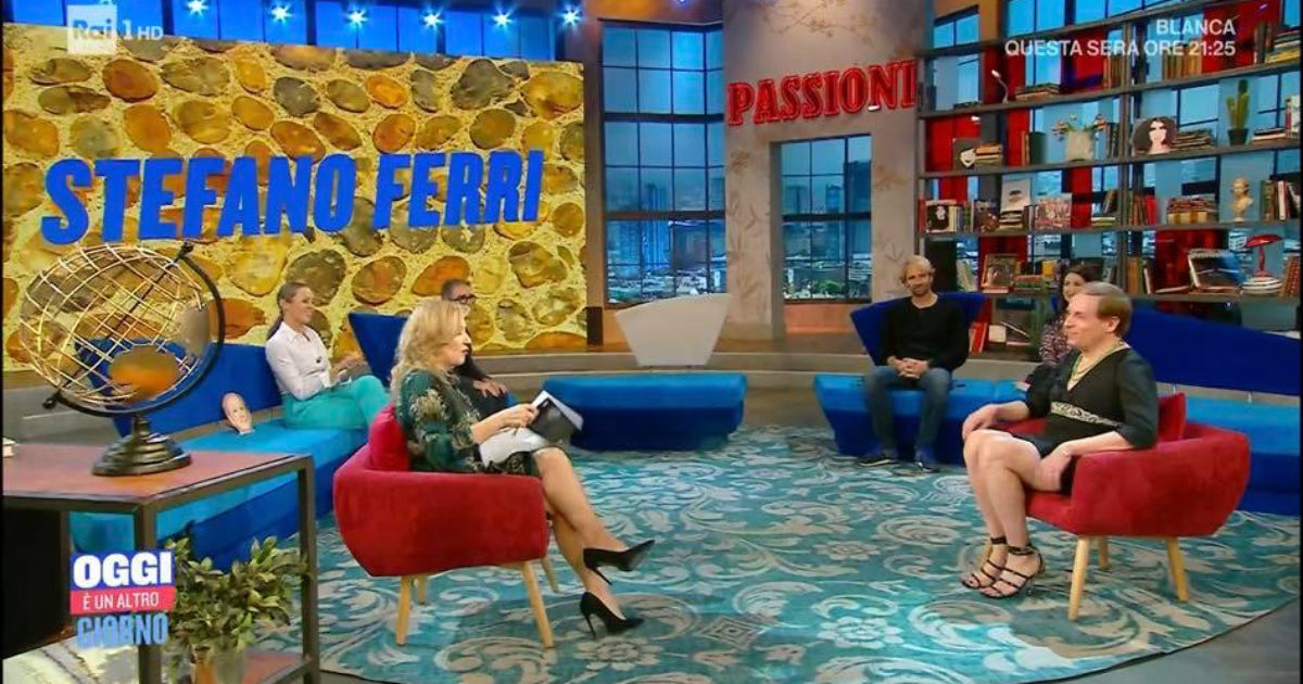 Oggi è un altro giorno, l’imprenditore Stefano Ferri: “Amo vestirmi da donna ma sono etero. Mia moglie? Ecco cosa mi disse la prima volta”