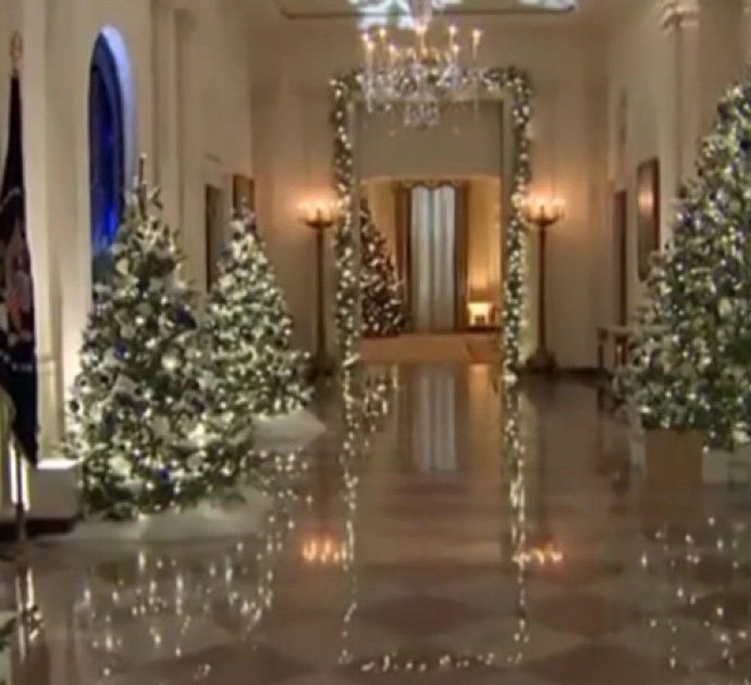 Natale alla Casa Bianca, Joe e Jill Biden rivelano le decorazioni della residenza: ecco il tema scelto dalla coppia presidenziale – Video