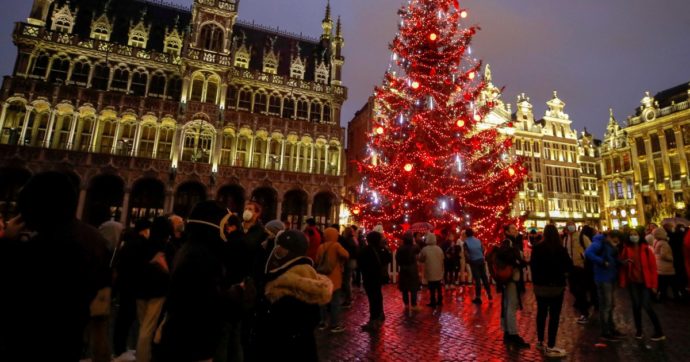 Covid, diretta – Stretta per Natale e Capodanno, Draghi: “Nulla di deciso, aspettiamo i dati su Omicron”