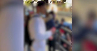 Copertina di Nuoro, stop a piercing e unghie lunghe e consegna dei cellulari prima delle lezioni: scoppia la protesta al Liceo Satta – Video