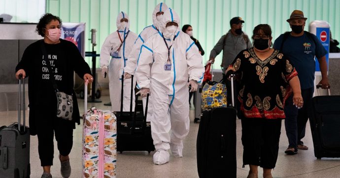 Omicron, il Giappone blocca le prenotazioni per voli in entrata. Usa, verso la stretta sui viaggi dopo il primo caso in California