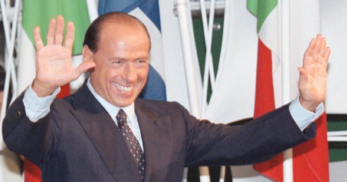 Il Popolo viola torna in piazza per dire no a Berlusconi al Colle: il Parlamento ha un’enorme responsabilità