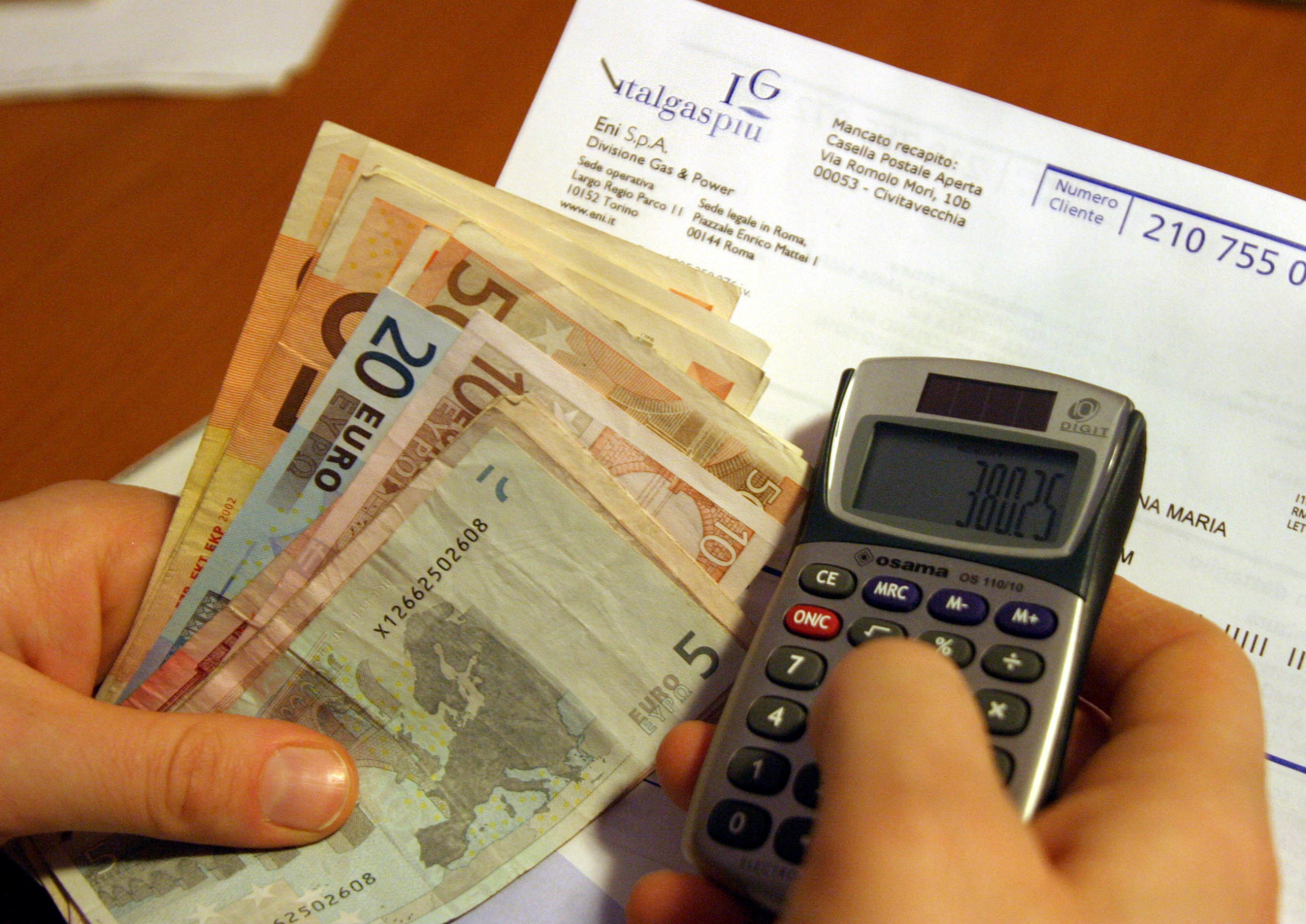 Bollette, lo sconto di Eni è ingannevole: “L’Antitrust sospenda la campagna”