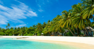 Copertina di Viaggi al caldo per le vacanze di Natale