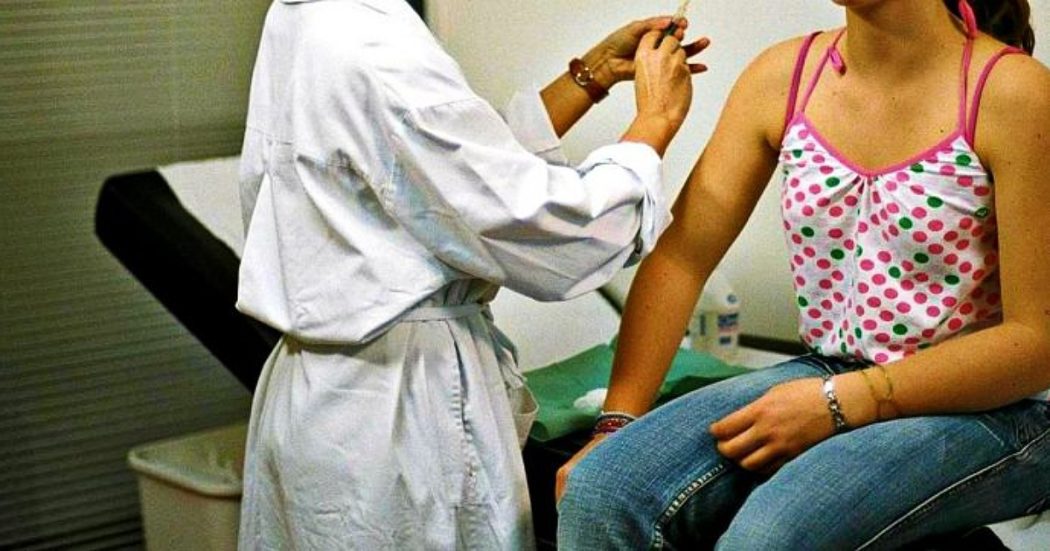 Papilloma virus, il governo impugna la legge pugliese che promuove l’informazione sul vaccino. Regione: “Ammiccano ai no vax”