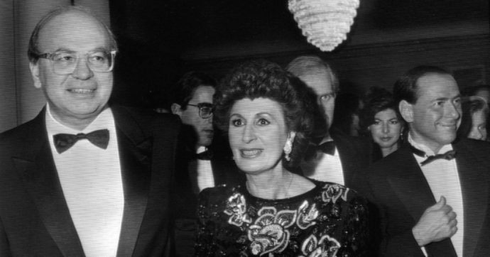 Berlusconi: gli affari con Carboni, le 3 tv e la  prima volta da indagato