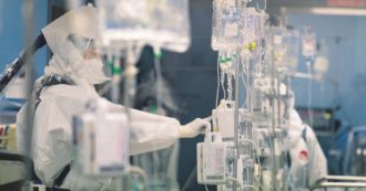 Copertina di Covid, tante vittime come 6 mesi fa. Da Aifa ok a Pfizer per i bimbi