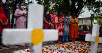 Copertina di Modi, botte ai cristiani e inviti al Papa