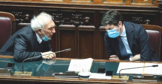 Copertina di Scuola, Draghi scivola sui banchi. Gelo con i suoi ministri