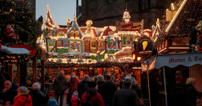 Dosi ai bimbi: si parte il 16.12. In Germania lockdown per no-vax