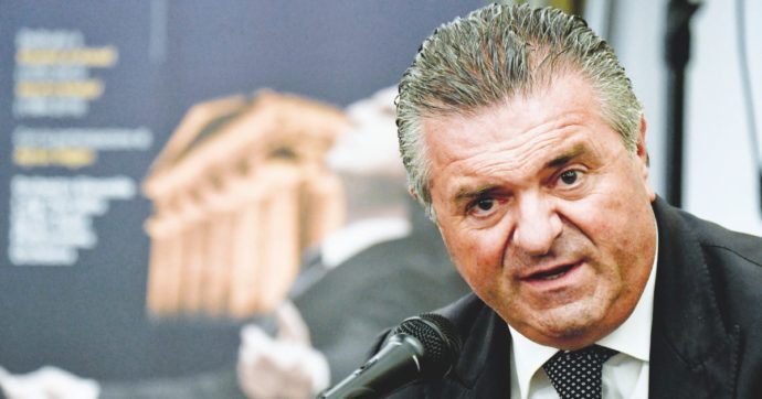 Paestum, pm chiede misure per 3 consiglieri di Mr. Fritture: “Rispondono a un arrestato”