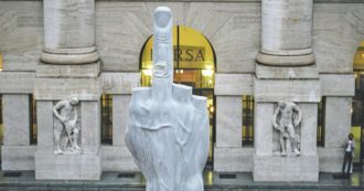 Copertina di La giostra isterica del Dio pallone in Piazza Affari