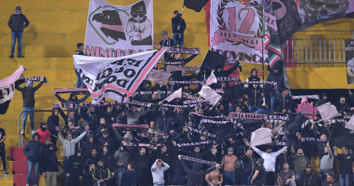 Palermo-Monopoli, gli ultras rosanero inneggiano a Fabrizio Miccoli, condannato a tre anni e mezzo per estorsione aggravata