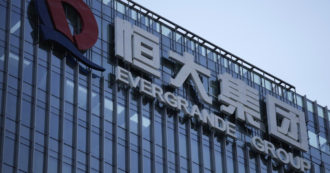 Copertina di Evergrande, ordine di liquidazione dal tribunale di Hong Kong per il colosso immobiliare cinese