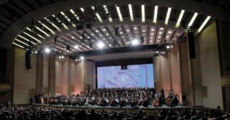 Copertina di Come uccidere il teatro di Firenze con spettacoli da ricchi