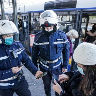 Copertina di Green pass colabrodo: il Fatto di domani 10 dicembre